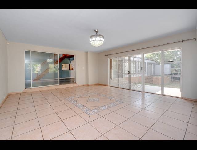 5 BEDROOM HOUSE FOR SALE IN WELTEVREDEN PARK